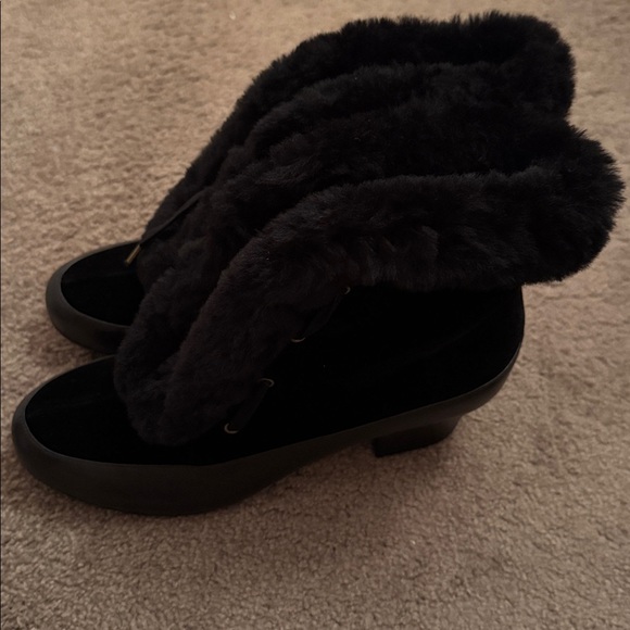 American Duchess NEVER WORN Alpen Chic Black Fur-Trimmed Heeled Boots. - Picture 9 of 9